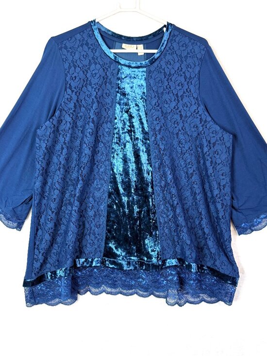LOGO by Lori Goldstein Tops - LOGO Lavish Lori Goldstein Crushed Velvet Lace Romantic Feminine 3/4 Tunic 1X